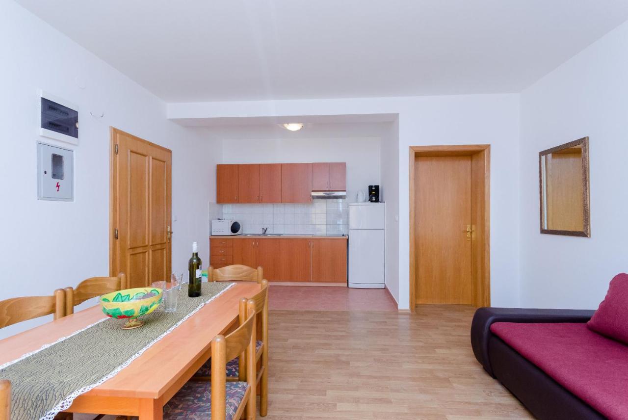 Apartments Alex Lopar Exterior foto